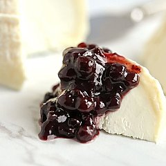 wozz-Goats-Cheese-and-Blueberry-Jam (2)